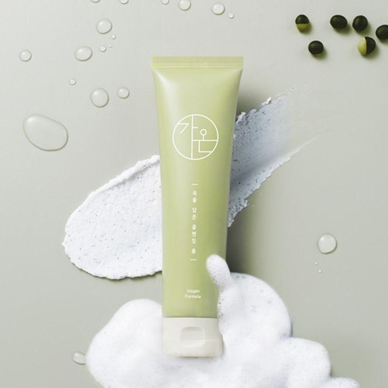 Vegan cleansing foam with grains