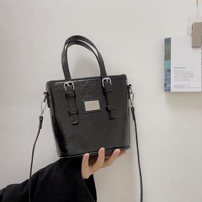 Spring and Summer 2023 New Korean Ins Niche Design Retro Leather Bucket Portable Shoulder Messenger Bag