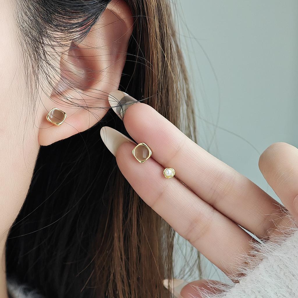 Boucles d'oreilles Puces Géométriques Ambre Œil de Tigre Style Vintage Hong Kong Petites et Délicates Ensemble d'Oreilles Maillard Premium