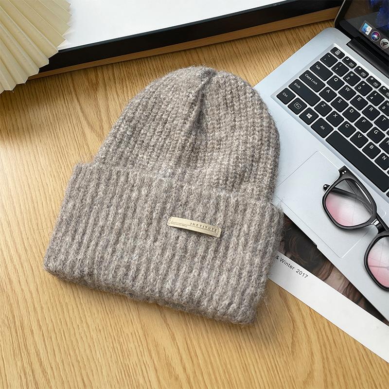 The Large Head Girdle Warm Ear Protecting Knitted Cap Is Fashionable and Versatile Making Your Face Look Good. The Small Woolen Cap Keeps You Warm