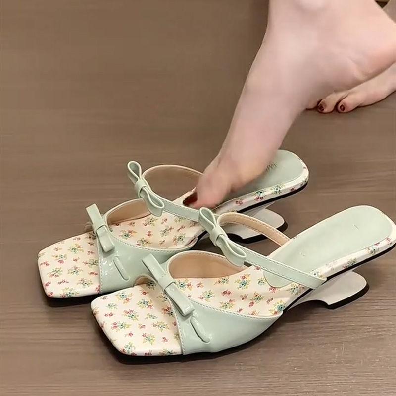 Broken flower square head with skirt slope heel one-word slippers, women's summer wear new pink cool slippers