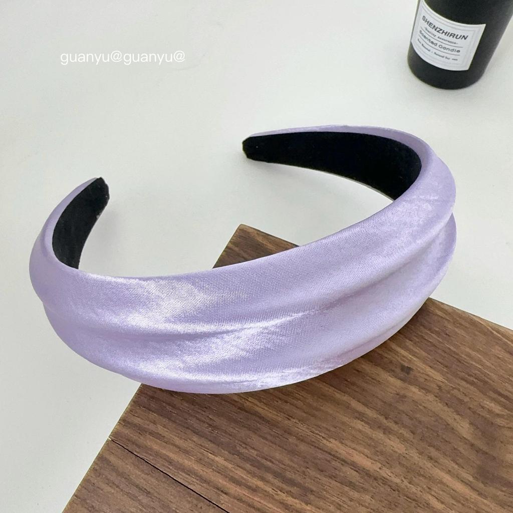 Satin Embossed Wide-Brim Headband: Chic, Versatile Hair Accessory for Women