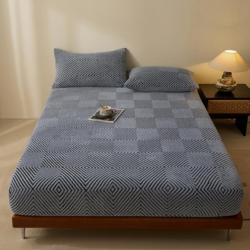 Soft Warm Mattress Cover with All Around Elastic Band Coral Fleece Mattress Cover Bed Linen Double Queen King Mattress Protector