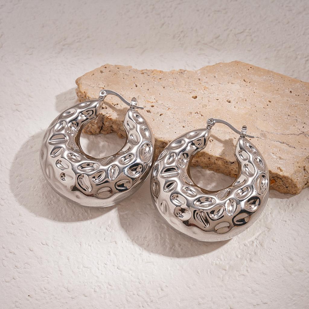 Cold wind metal sense geometric hollow round pleated ear buckle personalized environmental protection earrings