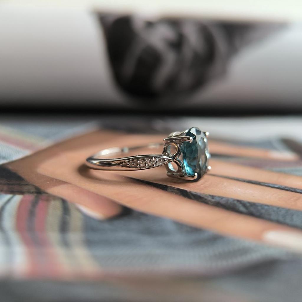 Silver Ring with London Blue Topaz 1.982ct, Item Weight 2.96 Gr (2196099)