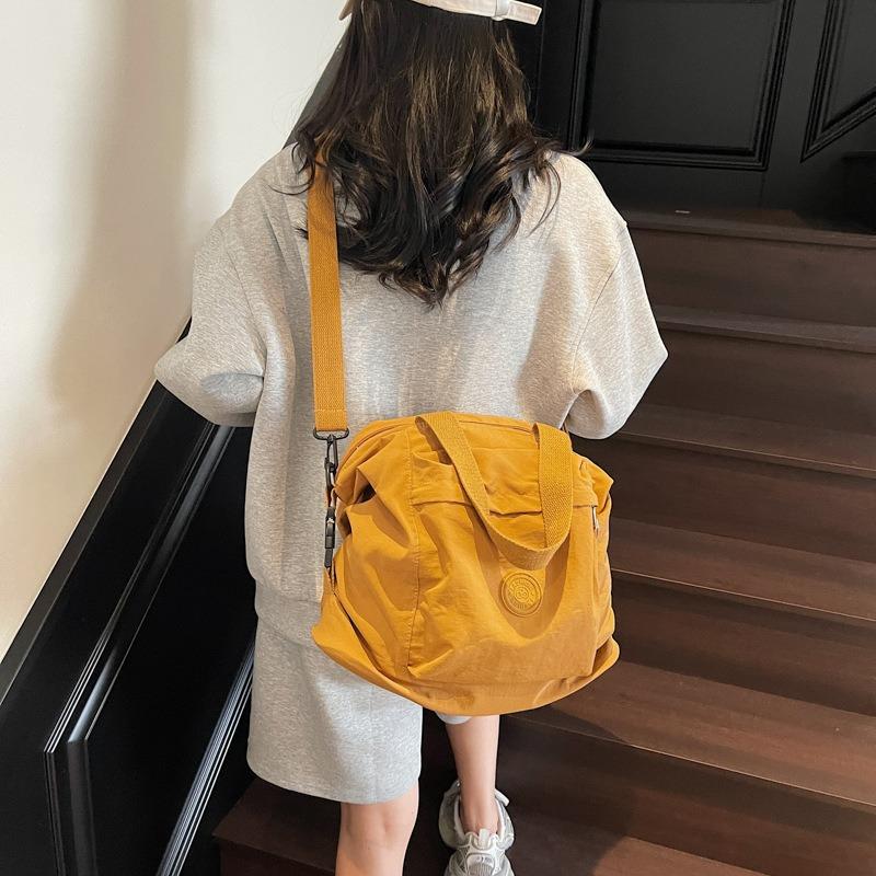New women's shoulder messenger bag large capacity mommy storage bag urban simple nylon mother bag casual women