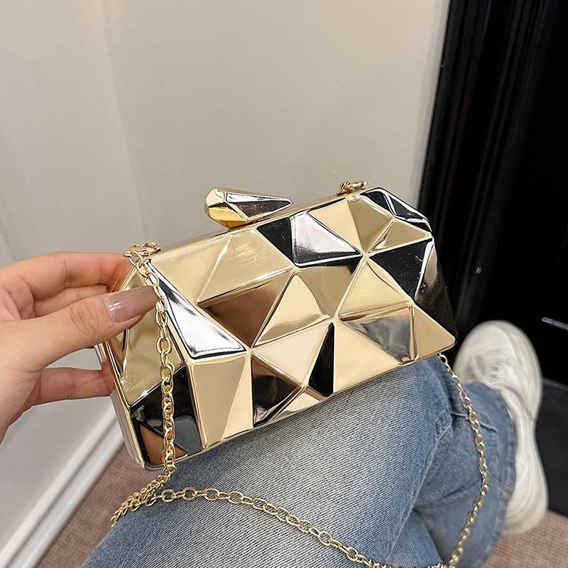 

Xiaoxiangfeng bag 2025 new European and American fashion ice crack foreign style ins women Internet celebrity messenger box bag tide золотий
