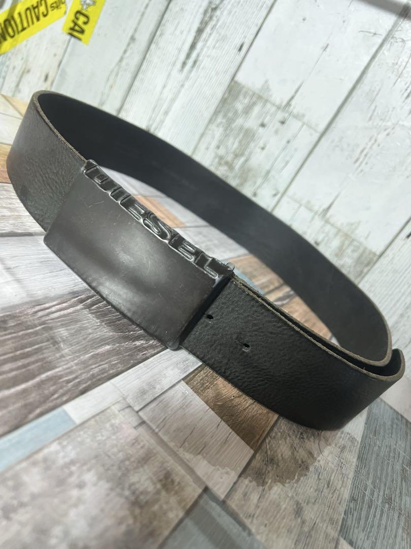 

[Б/У] Чрезвычайно лимитированная серия ремня DIESEL, изготовленного из ультратолстой воловьей кожи с гравированной пряжкой. Редкий.