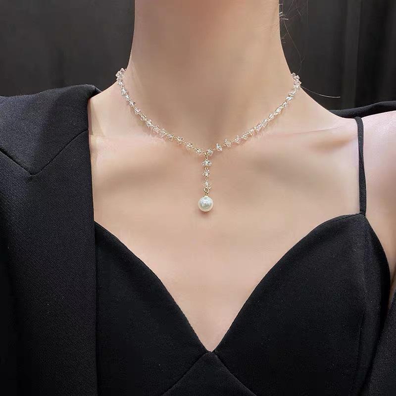 Korean Fashion Zircon Teardrop Necklace - Elegant and Minimalistic Clavicle Jewelry for Women