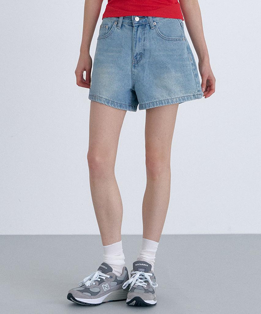 CLO'ET Back Flap Denim Shorts + Washed Blue