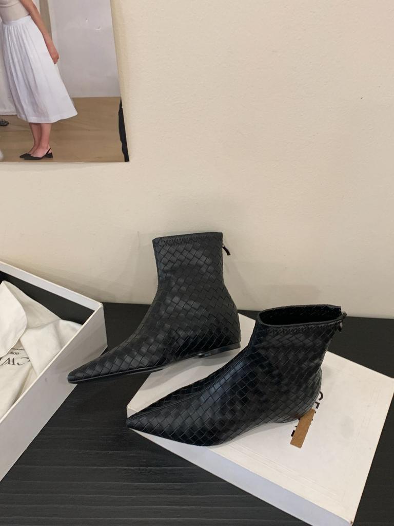 2025 autumn and winter new pointed-toed woven loose sleeve wedge short boots women's inner height-increasing and medium boots