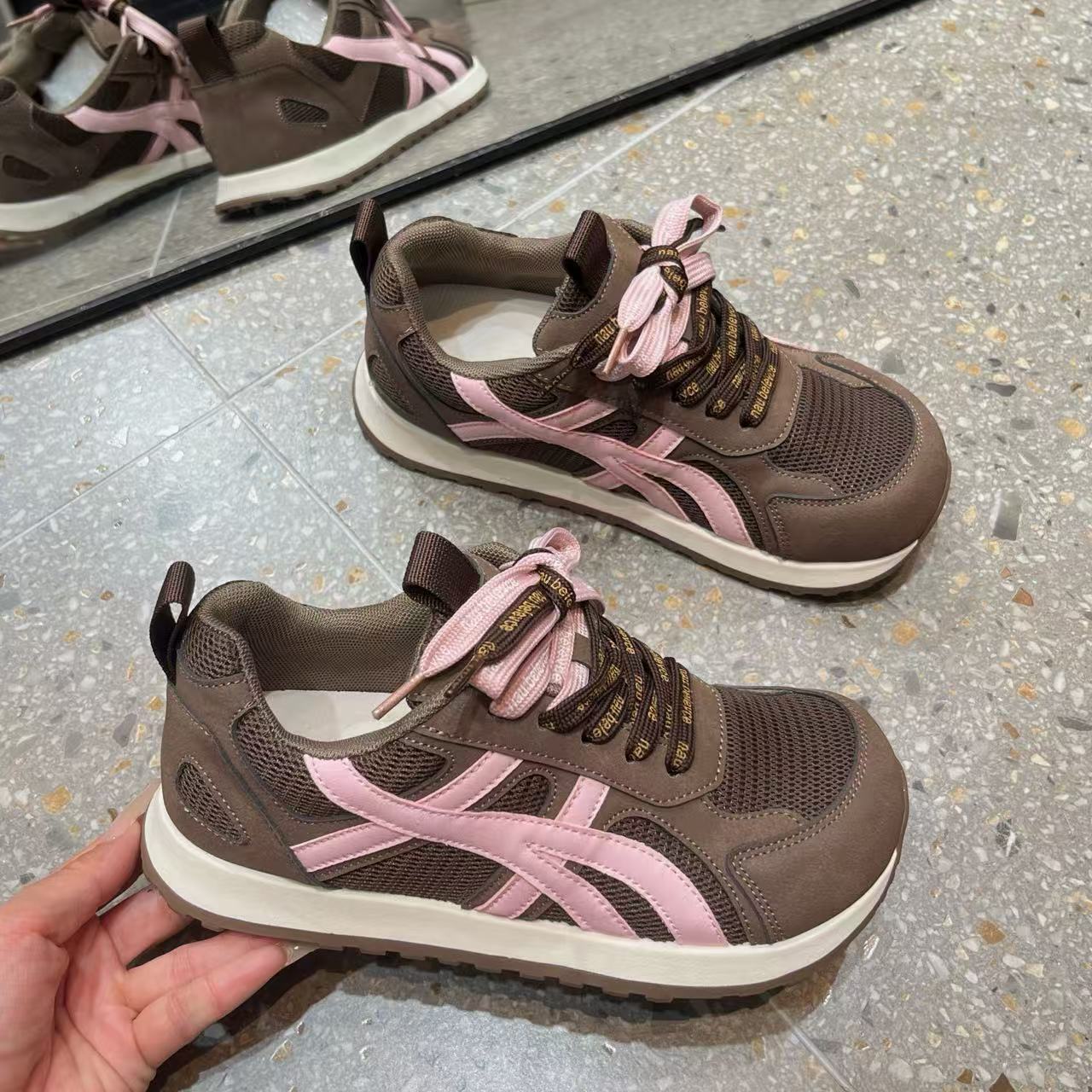 

Корейская версия уродливых милых спортивных кроссовок из сетки Forrest Gump женские 2025 новые легкие с ремешками в тон спортивные кроссовки для моральной подготовки 40 коричневый