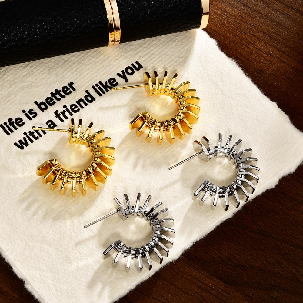 2026 Avant-Garde Heavy Metal Scale Stud Earrings - Unique C-Shaped Radiating Geometric Earrings for Women Industrial Style Jewelry