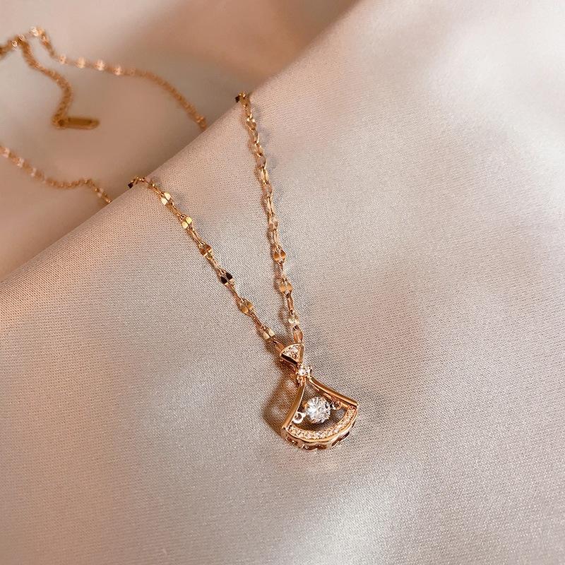 Design sense niche female tide necklace female beating heart pendant titanium steel collarbone chain new jewelry