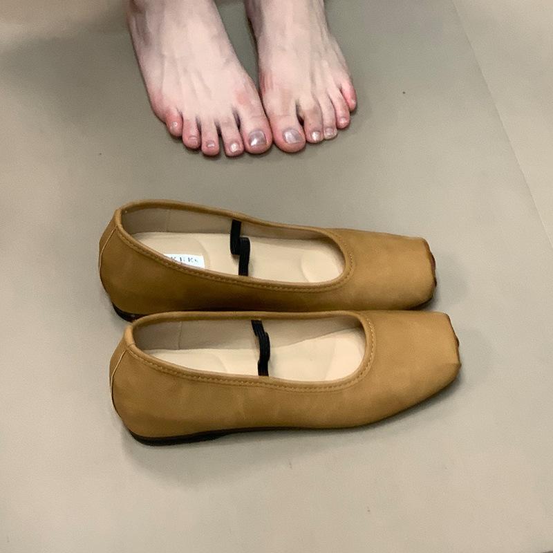 French Retro Mary Jane Women's Shoes Early Autumn 2025 New Pig Nose Square Head Shallow Mouth Single Shoes Inner Height Increase Small Leather Shoes
