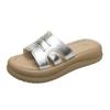 Cool Pantoletten mit dicker Sohle Damen Sommerbekleidung 2025 neue Modelle mit Röcken Feenwind Gefühl auf Scheiße treten Strand Ein-Wort-Sandalen