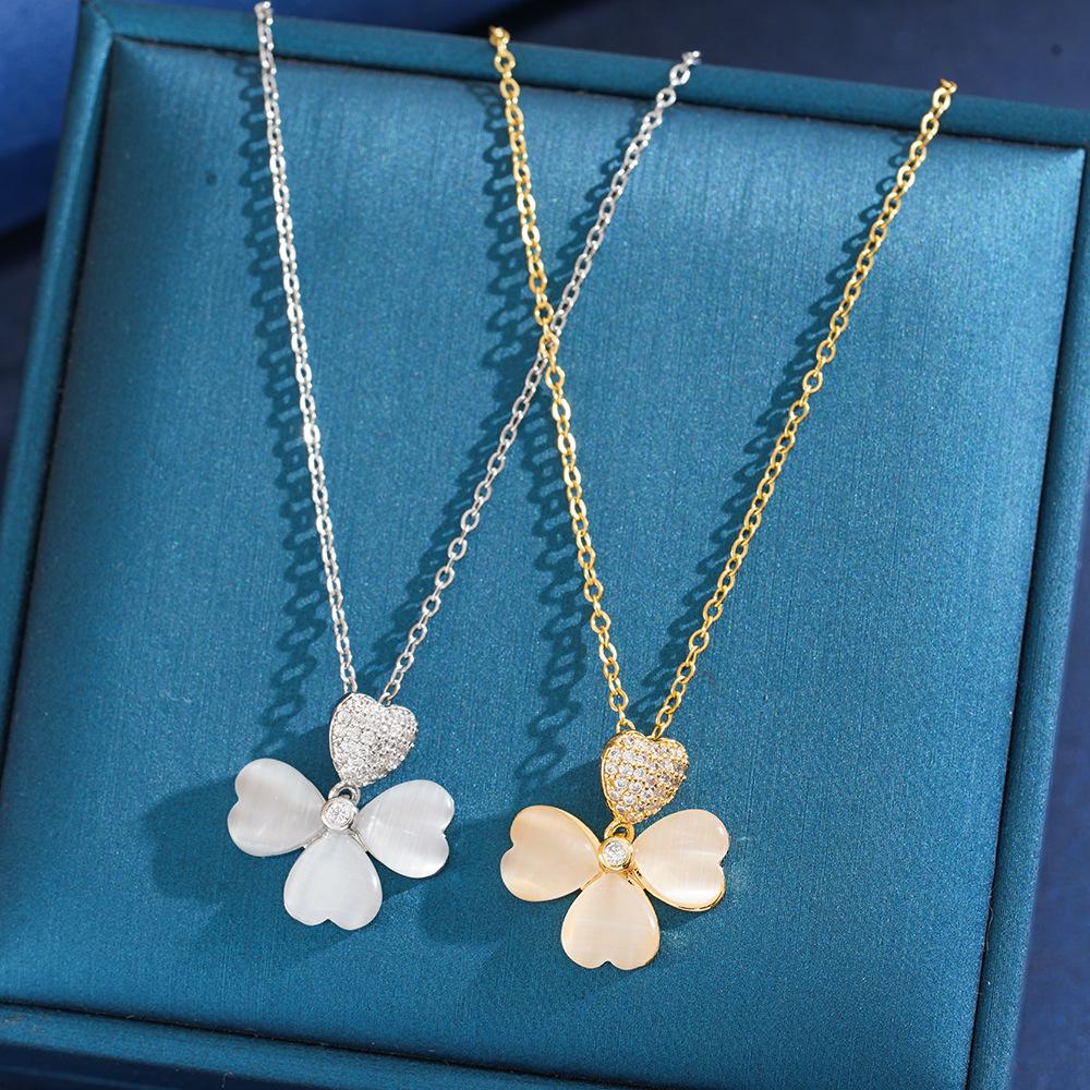 Elegant Zirconia Four-Leaf Clover Necklace with Heart Pendant for Women