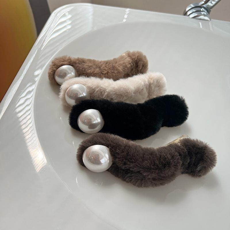 Plush Hair Clip Women Back Head Hair Duck Beak Clip Temperament Girls Hair Card Simple Sense Grab Clip Headdress Accessories