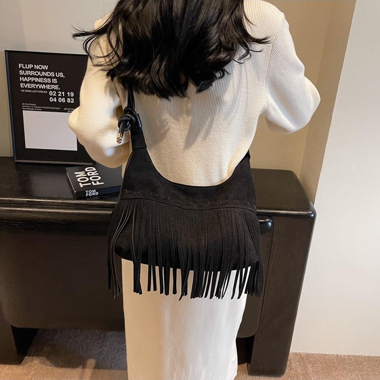 Tassel women's bag 2025 new leather velvet tassel women's shoulder bag fashion texture retro shoulder messenger simple bag