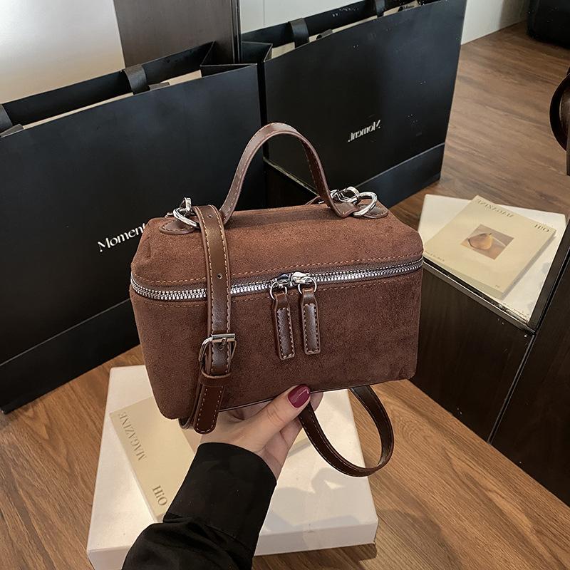 

Популярная сумка этого года женская осень-зима 2025 новая матовая ретро сумка-мессенджер корейская версия портативная сумка-ведро темно-коричневого