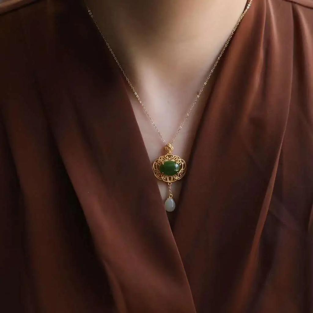 Designer Original New In Natural Hetian Jade Necklace Retro Exquisite Pendant Elegant Charm Lady  Clavicle Chain Jewelry