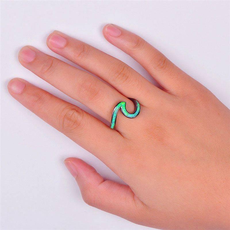 Premium Quality Wavy Ring With Trendy Geometric Design In White And Green Colors