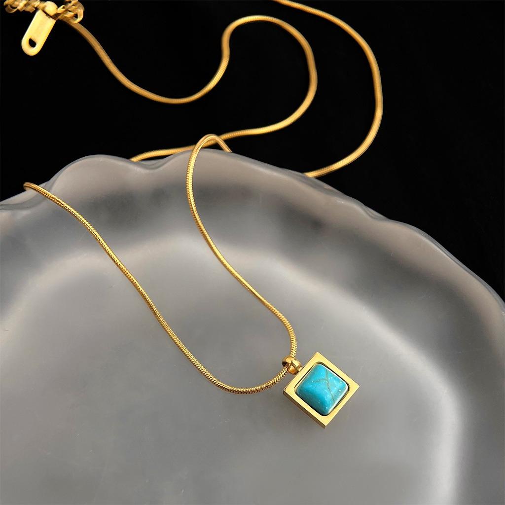 Fashionable Retro Niche Turquoise Pendant Necklace