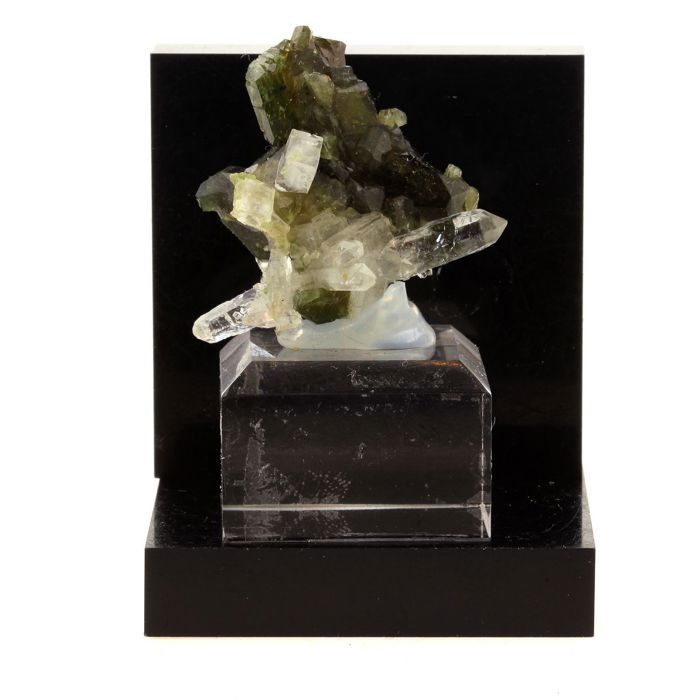 Pierres et Minéraux. Uvite, Quartz, Magnesite. 181.0 ct. Brumado, Bahia, Brésil.