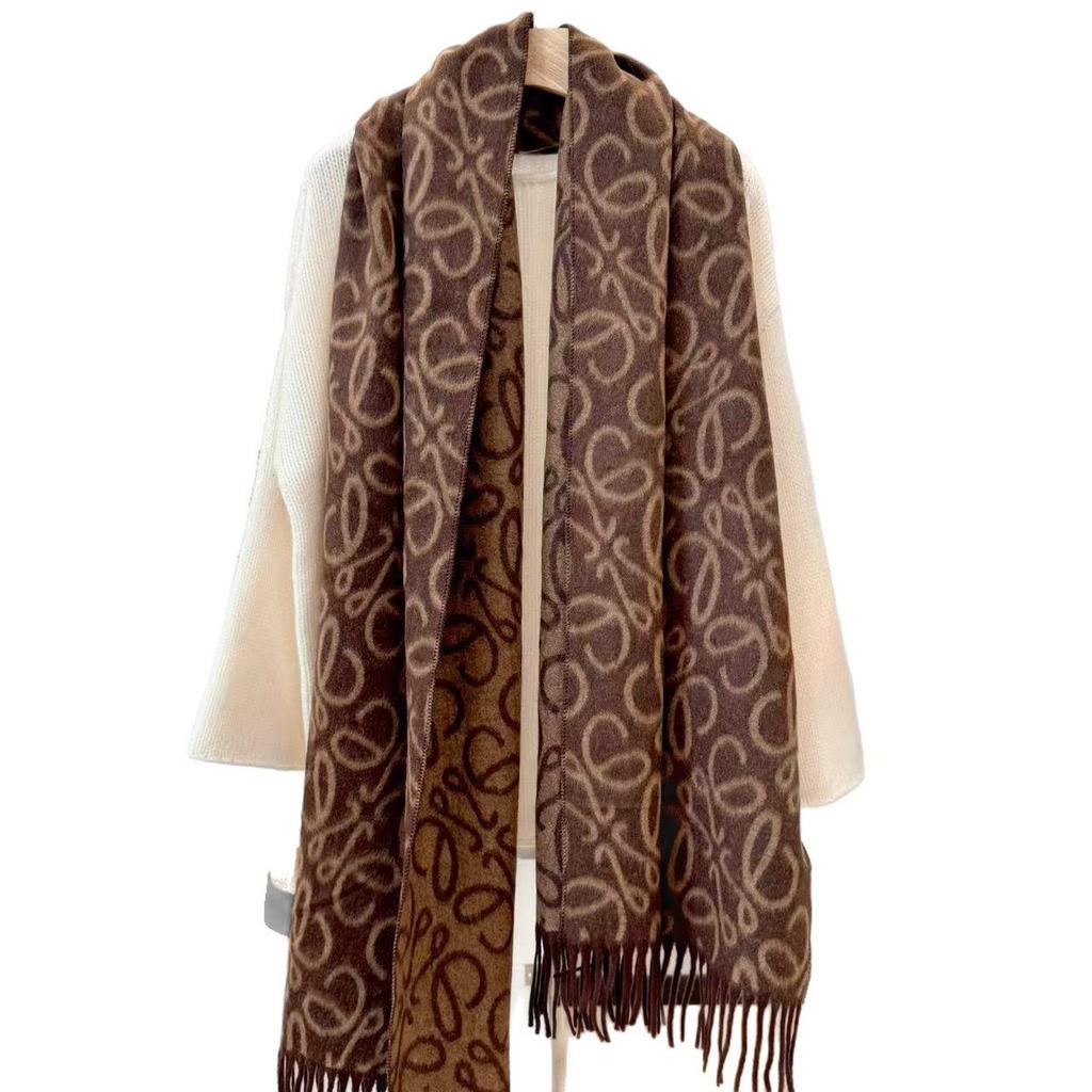 Damski dwustronny szal z wielbłądziej wełny moherowej i kaszmiru z frędzlami - Nadruk z logo, wszechstronny na jesień i zimę