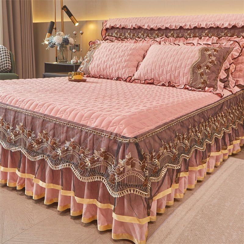 

Комплект из подзора и наволочек в винтажном стиле - 3 предмета с вышитой кружевной отделкой, утолщенное стеганое постельное белье, можно стирать в стиральной машине, всесезонный комфорт для дома 2m bed skirt 3pcs set розовый