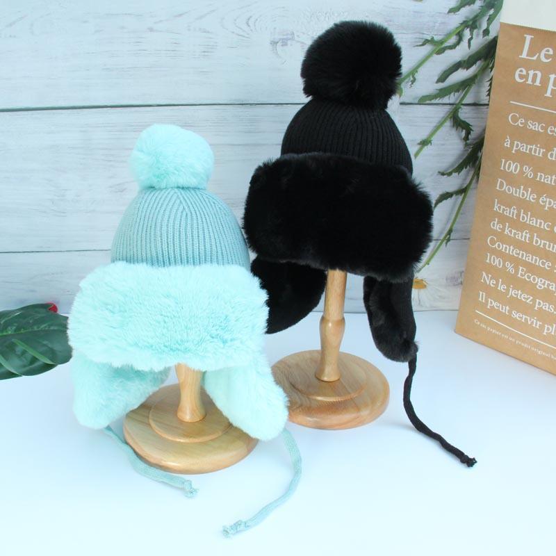 Freesh čepice Stejná čepice Dámské pletení Vlna Plus Velvet Thermal Lei Feng Cap Korejská kožešina Ball Klobouk do uší