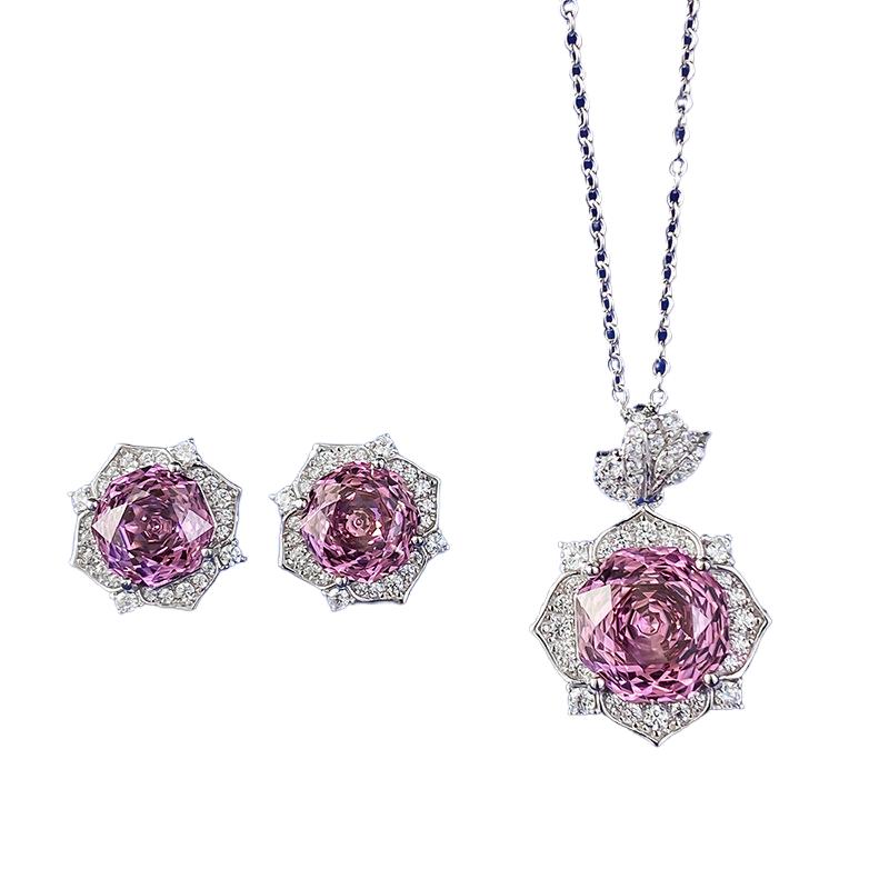 New S925 silver rose petal necklace for women, stylish and simple design, wedding jewelry.