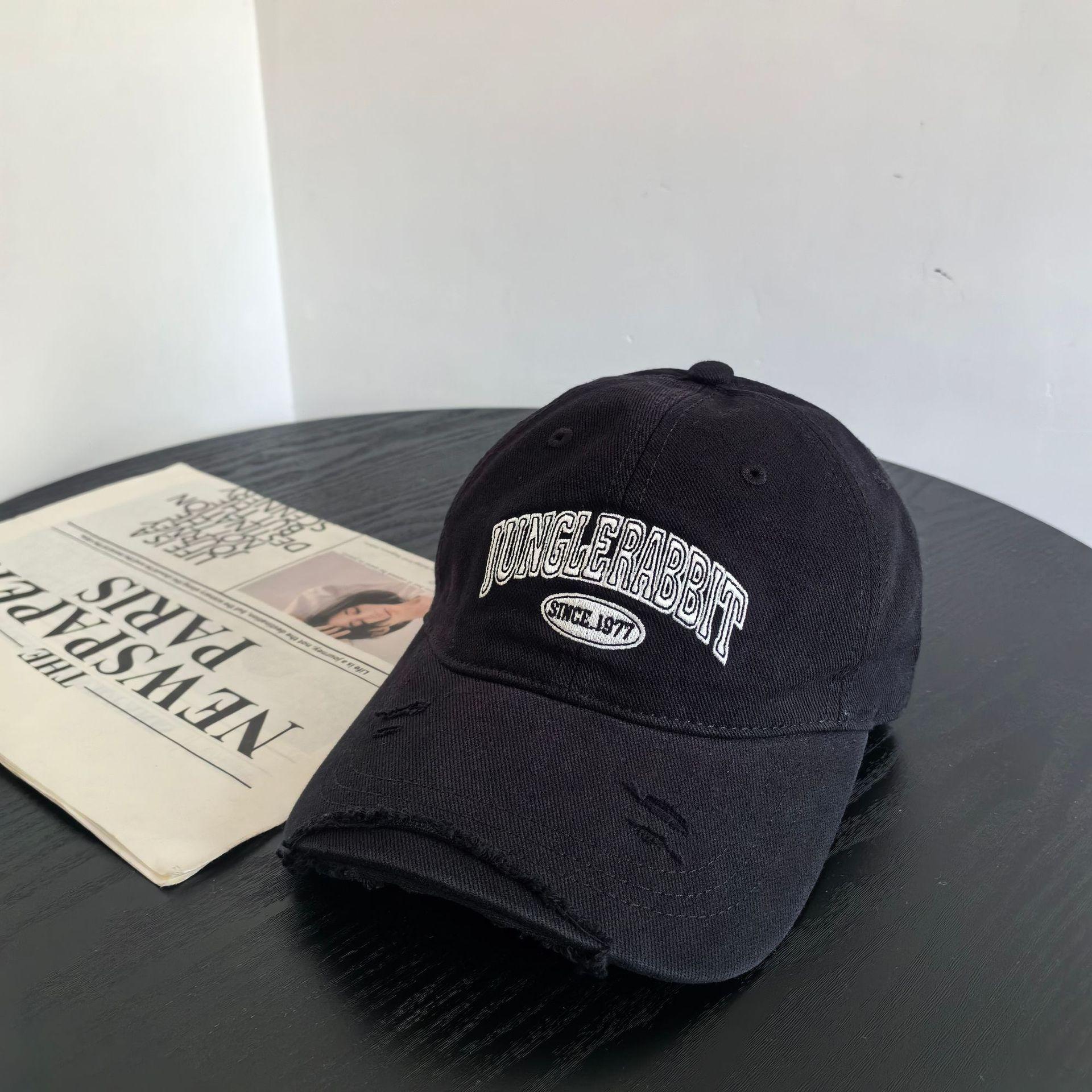 

На открытом воздухе 2025 года новая бейсболка с вышитыми американскими ретро-буквами и сломанным лицом, универсальная мужская и женская шляпа от солнца, защита от солнца M（56-58cm） чёрный