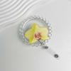Haltbarer Clip Halter Orchideenblütenform Namensschild Abzeichen Niedlicher Einziehbarer Abzeichenhalter Brustkarte