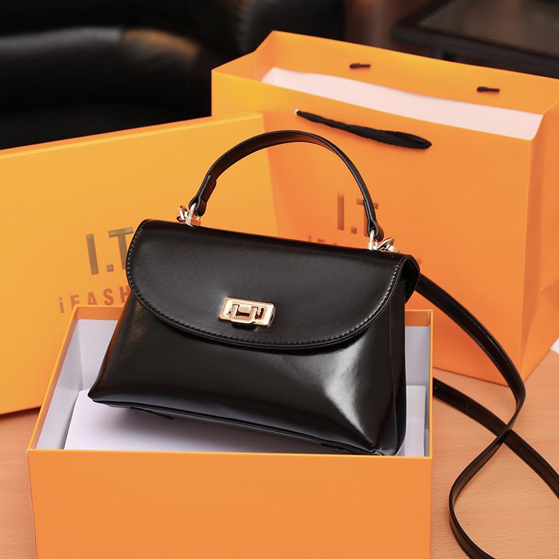 Light Luxury Spring and Summer New Retro Design Handbag Fashionable Commuting Versatile High End Single Shoulder Crossbody Small Square Bag