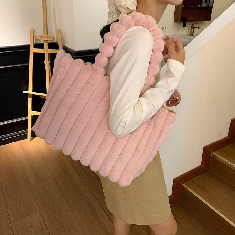 Plush Large Women's Tote Bag - Stylish, Versatile Single Shoulder Handbag for Autumn/Winter.