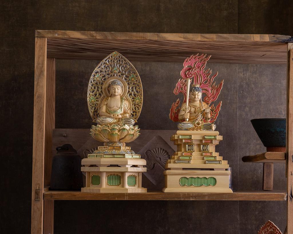 Seated Acala wood carving cypress wood with light gold Guardian deity of the zodiac for those born in the Year of the Rooster Myoo (22.5cm) (wood