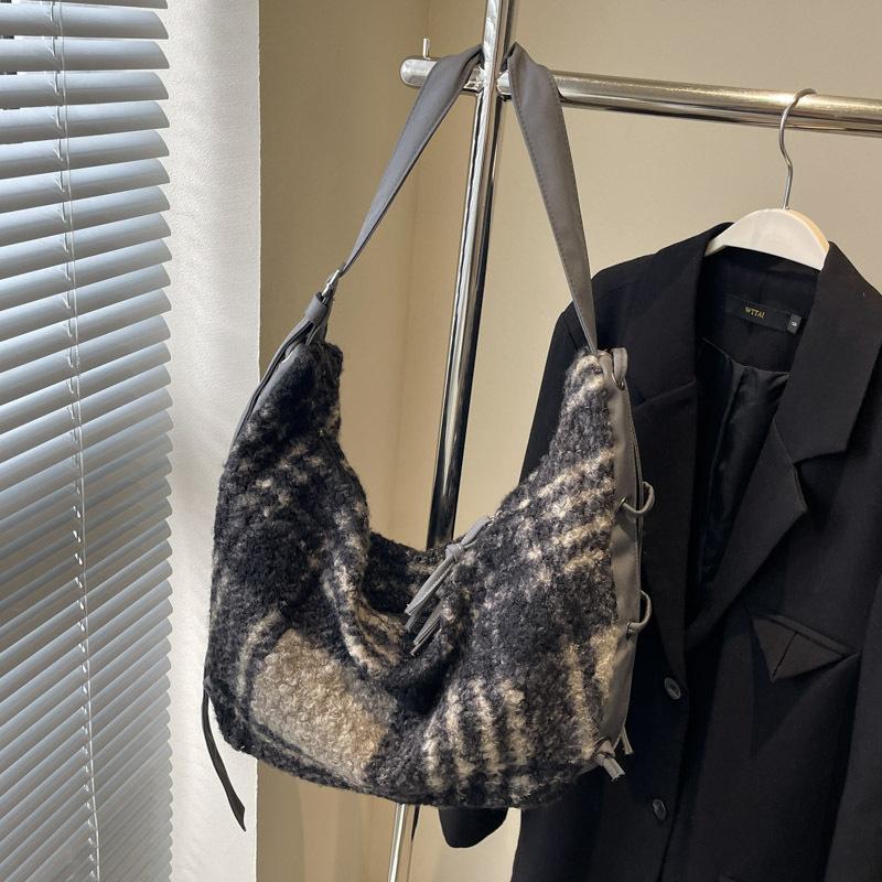 

Lamb wool leopard print bag women s large-capacity new autumn and winter leisure single shoulder crossbody commuter dumpling bag