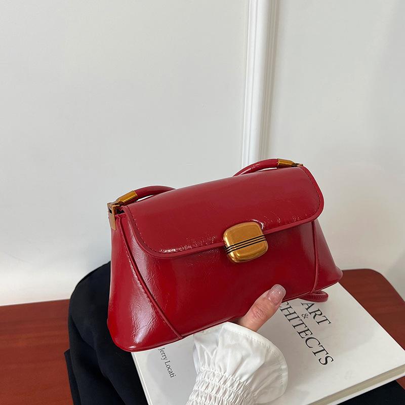 French niche underarm bag women's 2025 new shoulder bag, high-end versatile ins fashion popular baguette bag