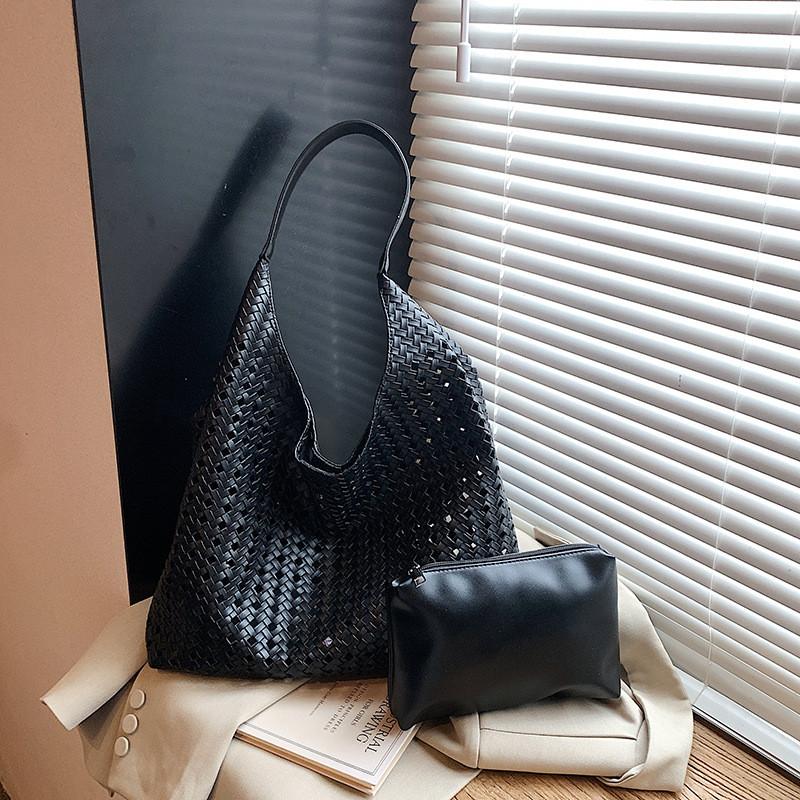 IELGY Loose Feel Large Capacity Hollow Woven Bucket Bag Commuter Shoulder Tote Bag