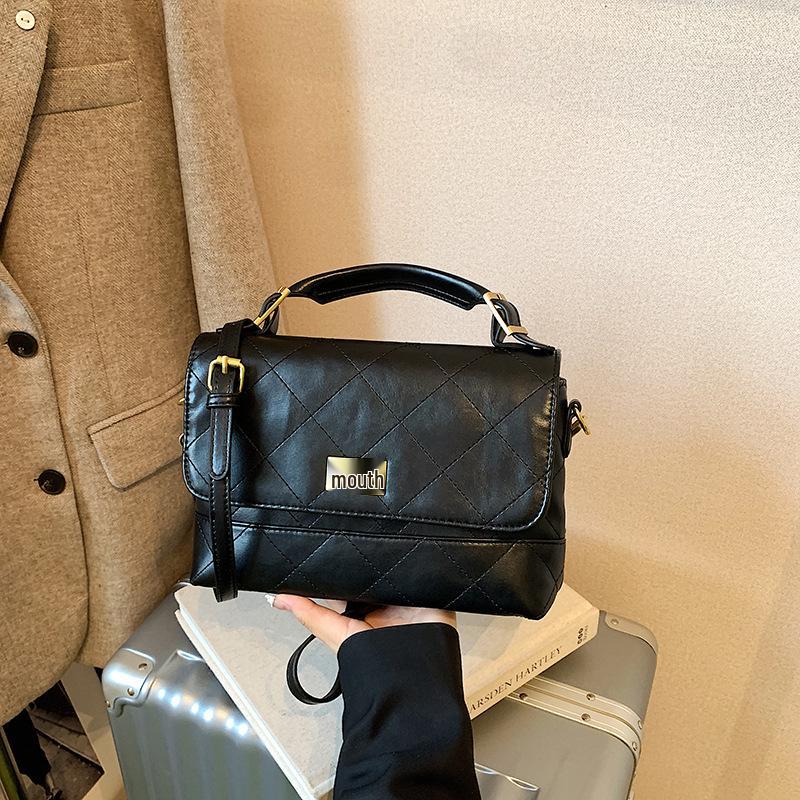 2025 Autumn Women's Frosted Diamond Pattern Chain Tote Shoulder Bag