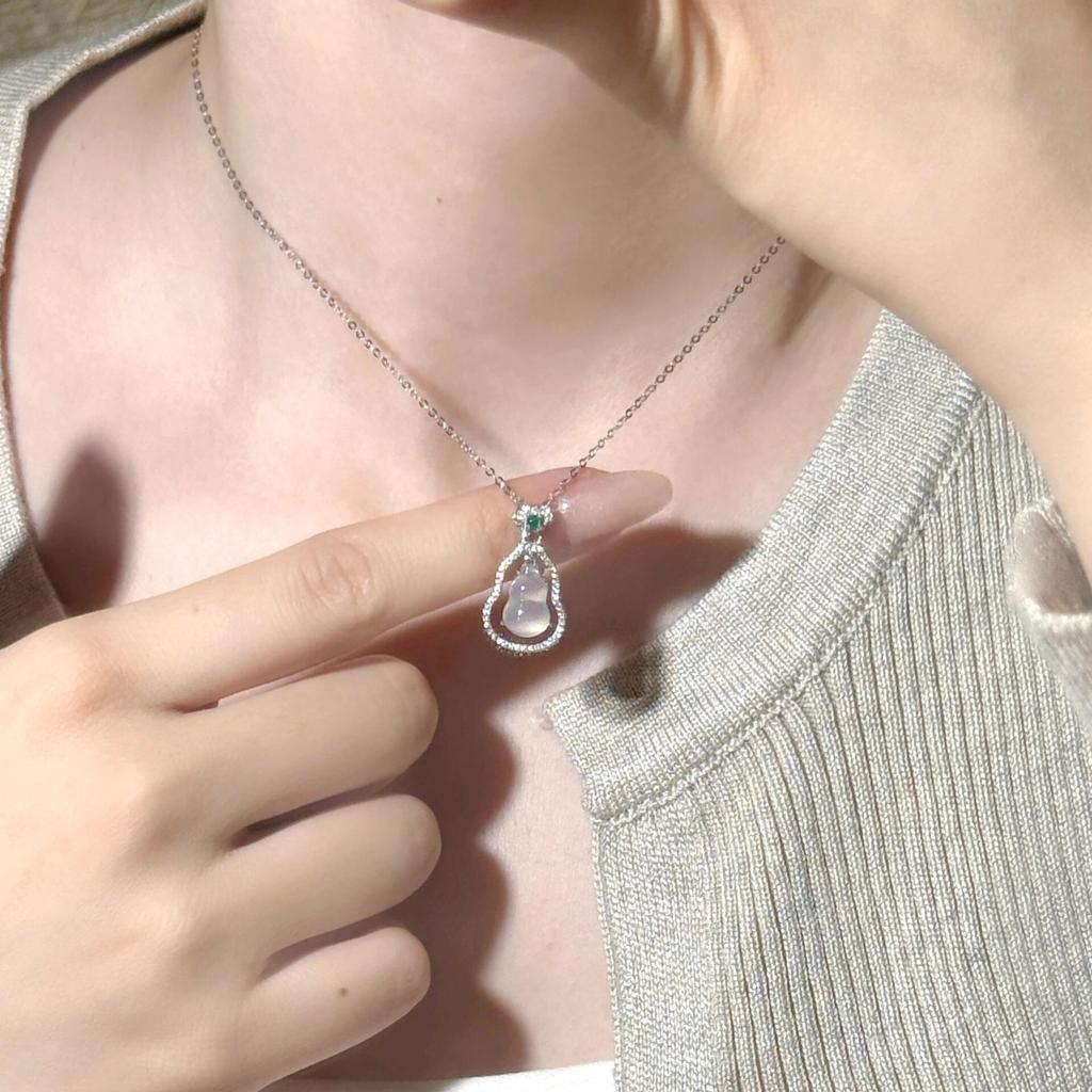 Ethnic style imitation white chalcedony gourd necklace New Chinese light luxury ice clear jade transparent imitation jade collarbone chain