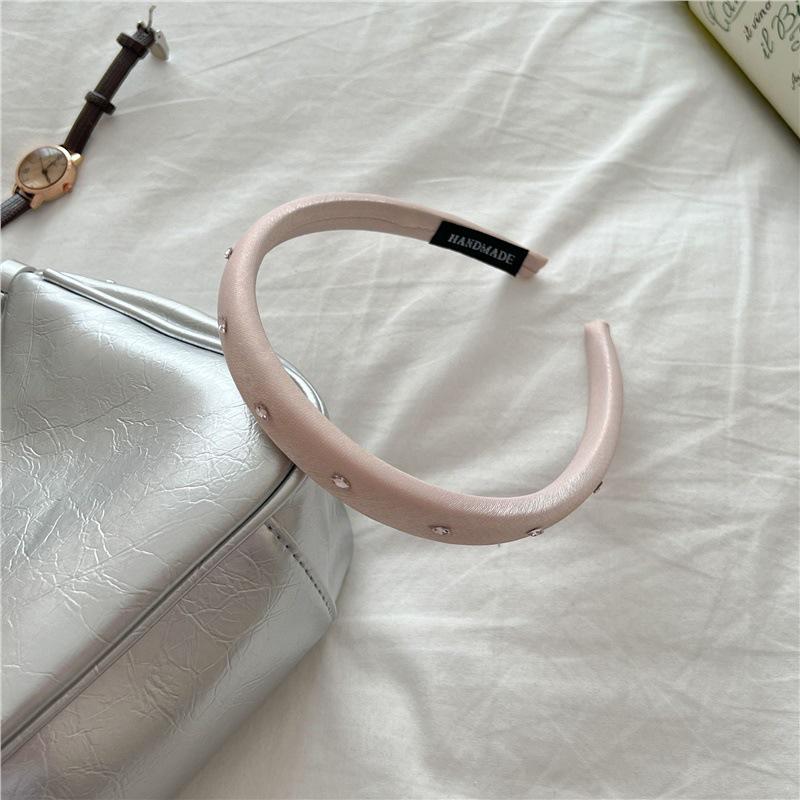 Feminine Pink Crystal Headband with High-End Hair Clip