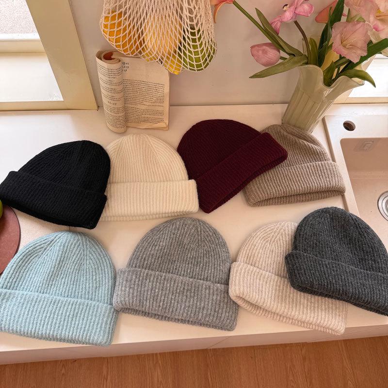 Wollmütze im koreanischen Stil: Warme, einfarbige Strickmütze mit Ohrenschutz für Frauen mit größerem Kopfumfang