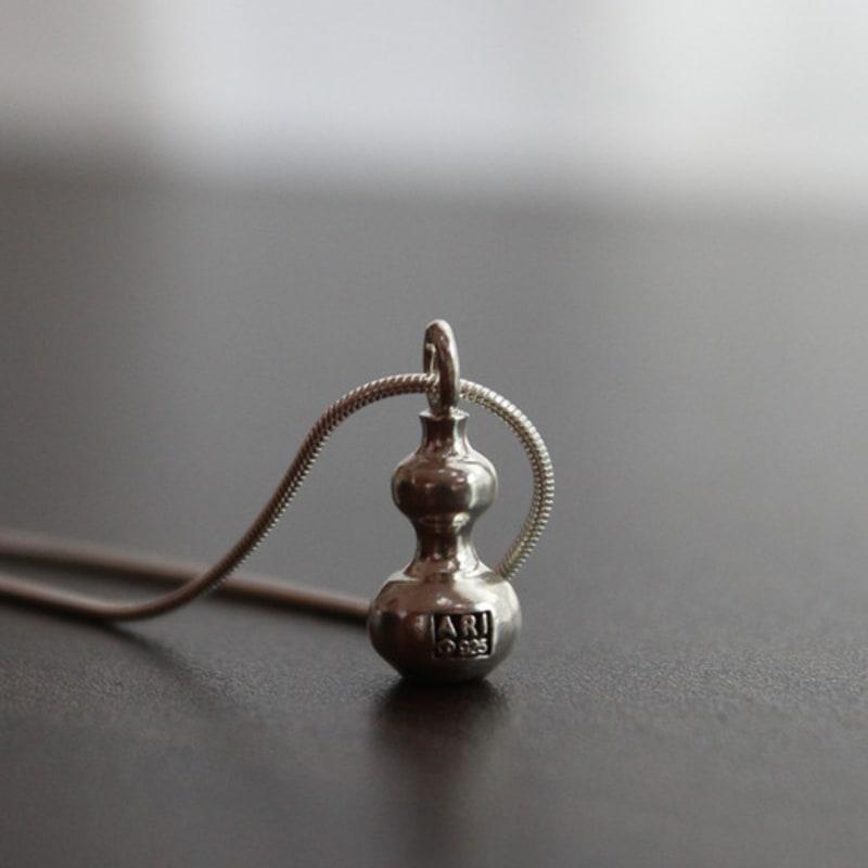 

Atelier Darin ARI Milling Pendant Necklace 03 none