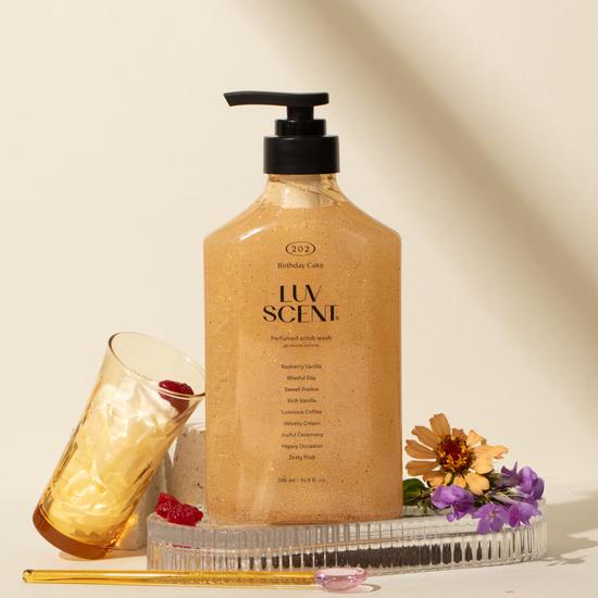LUV SCENT Scrub Wash 500ml (Choose 1 of 3 flavors) (White Tulip/Raspberry Vanilla/Cedarwood)