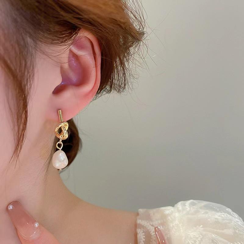 French Baroque Special-Shaped Pearl Pendant Earrings Women'S Niche Fashion Versatile Design Sense Knotted Earrings Earrings