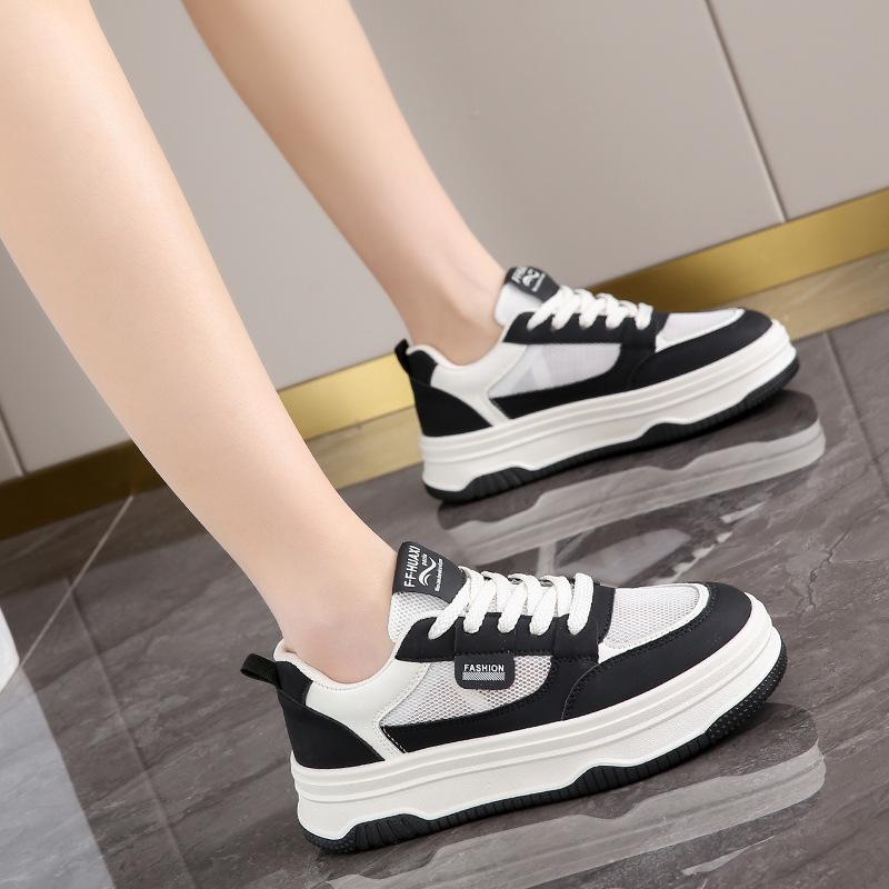 Kleine weiße Schuhe Damen Sommer Neue Freizeit-Board-Schuhe Vielseitiges Mesh Abriebfest Atmungsaktiv Dicksohlige Sportschuhe