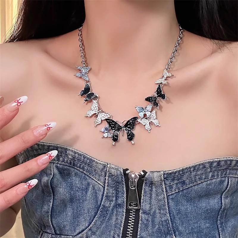 2025 High-End Gothic Punk Necklace: Y2K Dark Style Clavicle Chain for Women