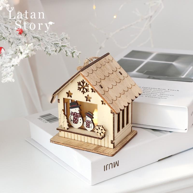 Creative Christmas Tree Decor: Wooden House Ornaments & Family Pendants